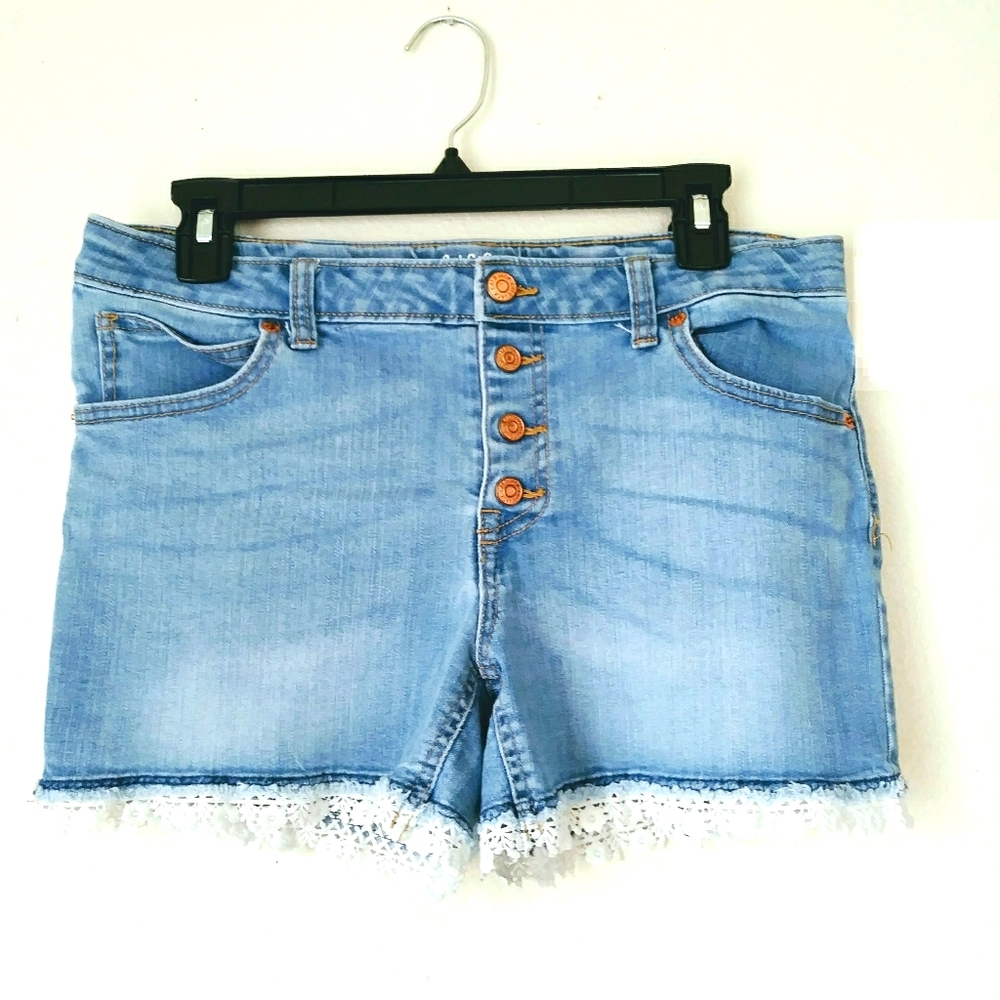 Cat & Jack blue jean denim crochet trim shorts